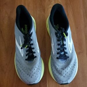 Brooks Athletic Shoes in Gray and Yellow